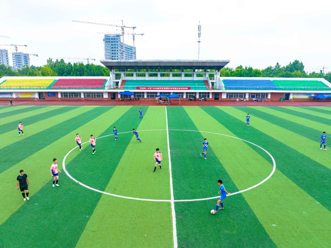 开云电脑版-宿迁经开区首届青少年校园足球校际联赛燃情开赛